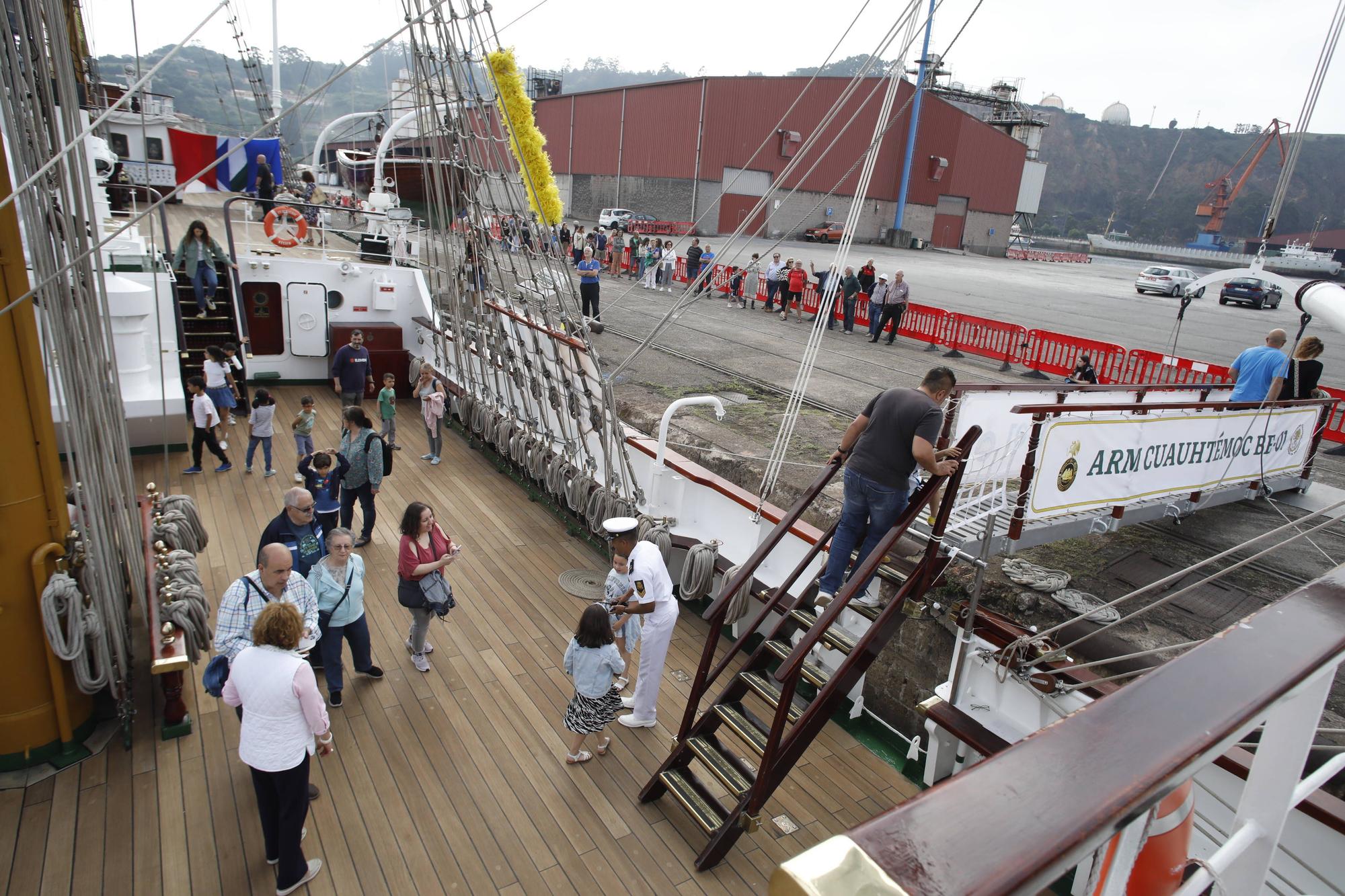 En imágenes: Colas en el puerto de Gijón para visitar el buque escuela de la Armada de México