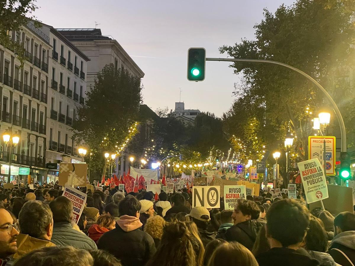 Los manifestantes avanzan hacia Sol