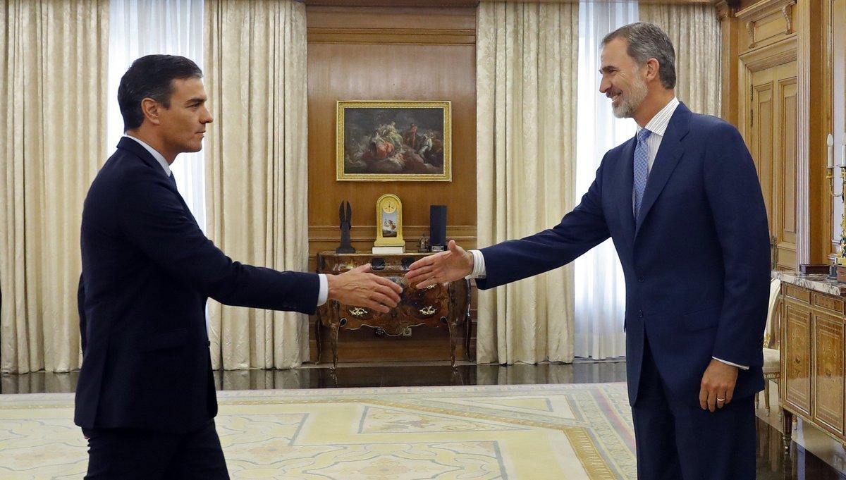 El Rey recibe a Pedro Sánchez en la Zarzuela.