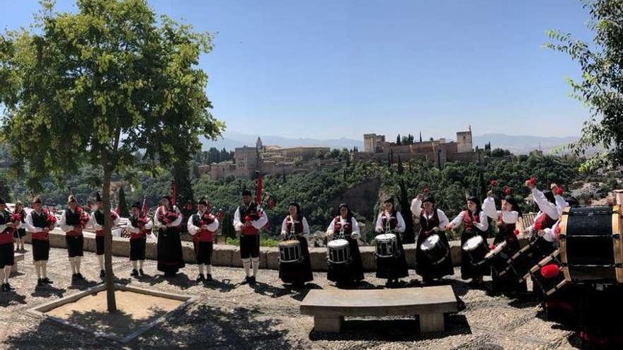 La Banda de Gaitas de Corvera conquista Granada