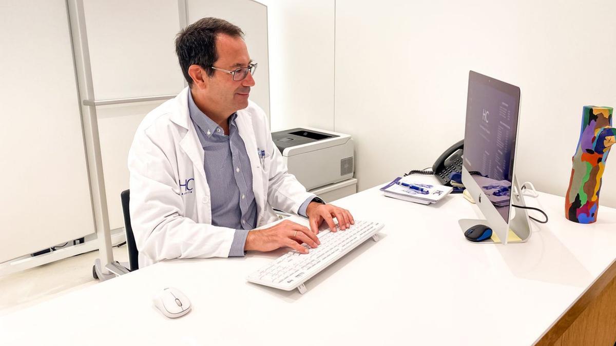 El Dr. José Manuel Trigo, director de la Unidad de Oncología, Investigación e innovación de HC Marbella | LA OPINIÓN