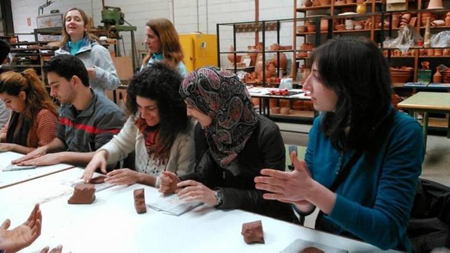 El centro Barro de Palma ofrece talleres creativos para conocer la cerámica