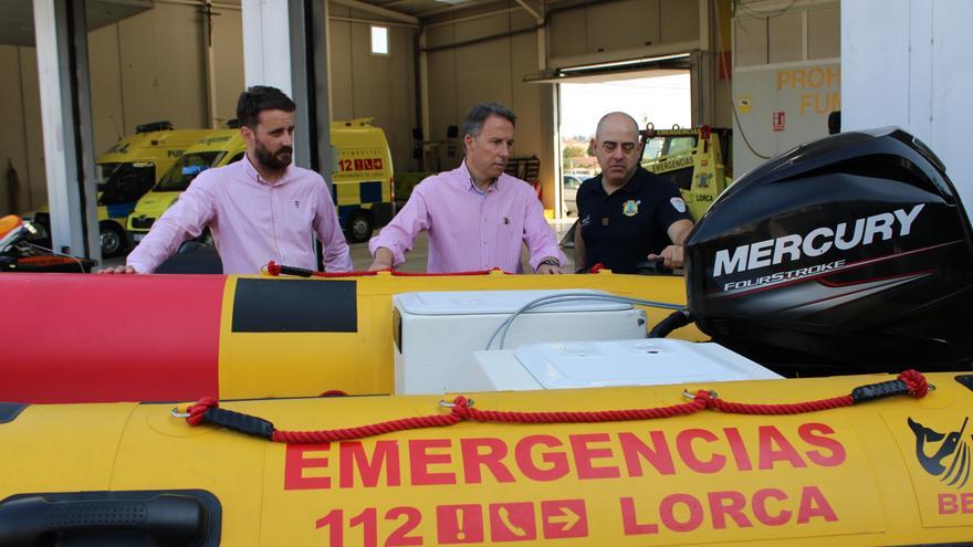 Las labores de salvamento en el litoral de Lorca se refuerzan con una embarcación de rescate