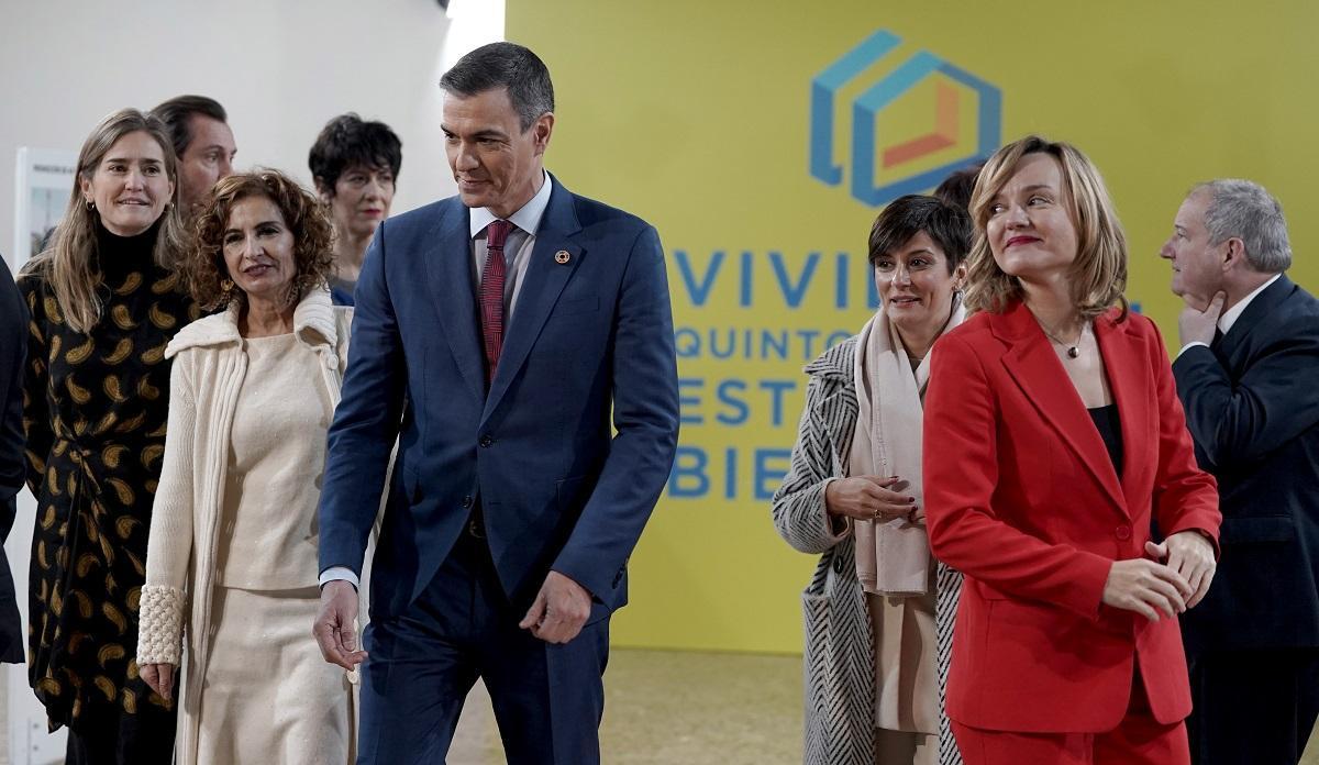 El presidente Pedro Sánchez con las ministras María Jesús Montero, Isabel Rodríguez, Pilar Alegría, Sara Aagesen, entre otros miembros del Gobierno El presidente Pedro Sánchez con las ministras María Jesús Montero, Isabel Rodríguez, Pilar Alegría, Sara Aagesen, entre otros miembros del Gobierno