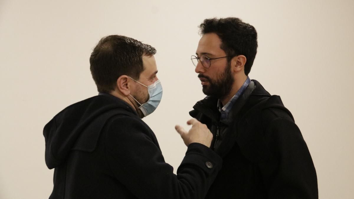 Valtònyc amb Toni Comín després de conèixer la sentència del tribunal d'apel·lació de Gant, el 28 de desembre del 2021.
