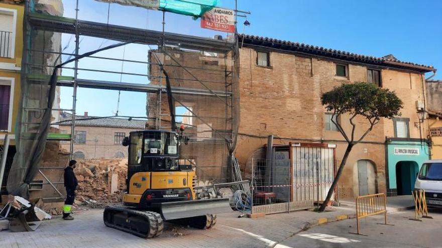 Derriban una fachada con 600 años de historia en la judería de Huesca