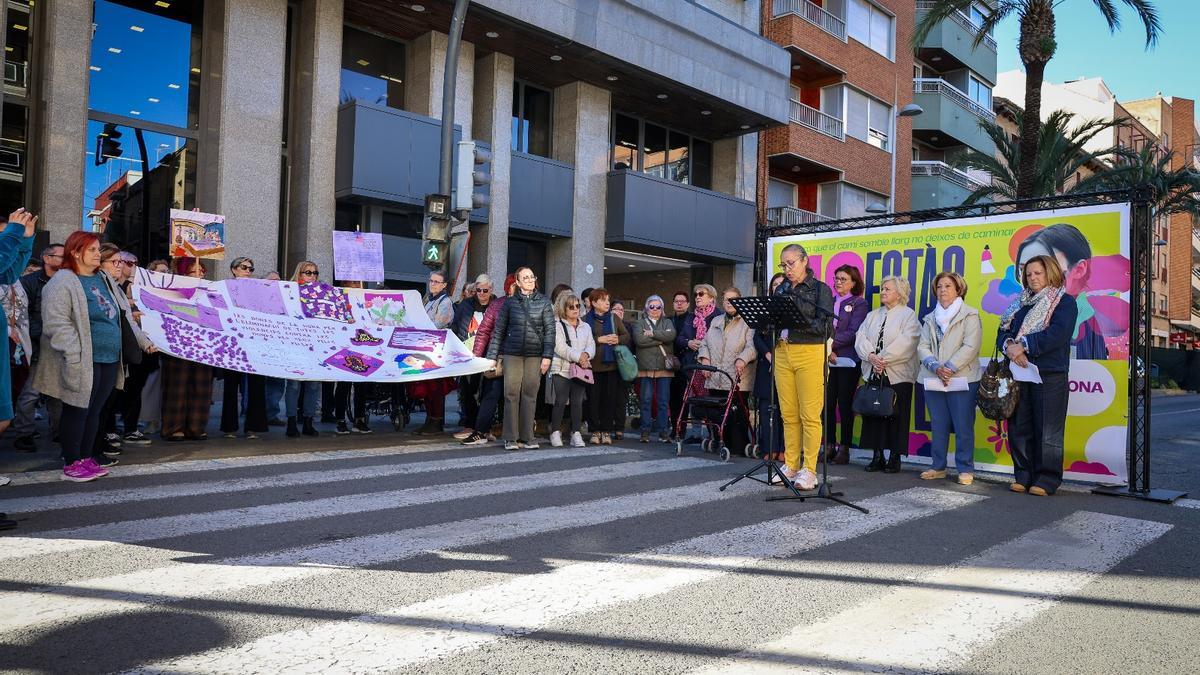 Acto del 25N en Torrent