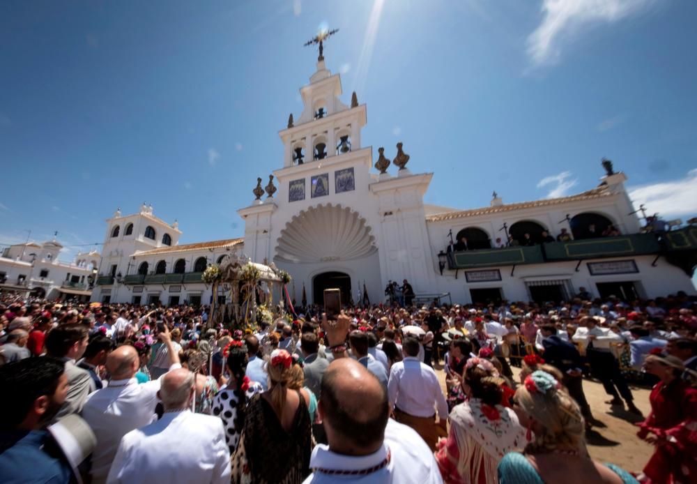 Camino al Santuario de la Virgen del Rocío en Almonte.