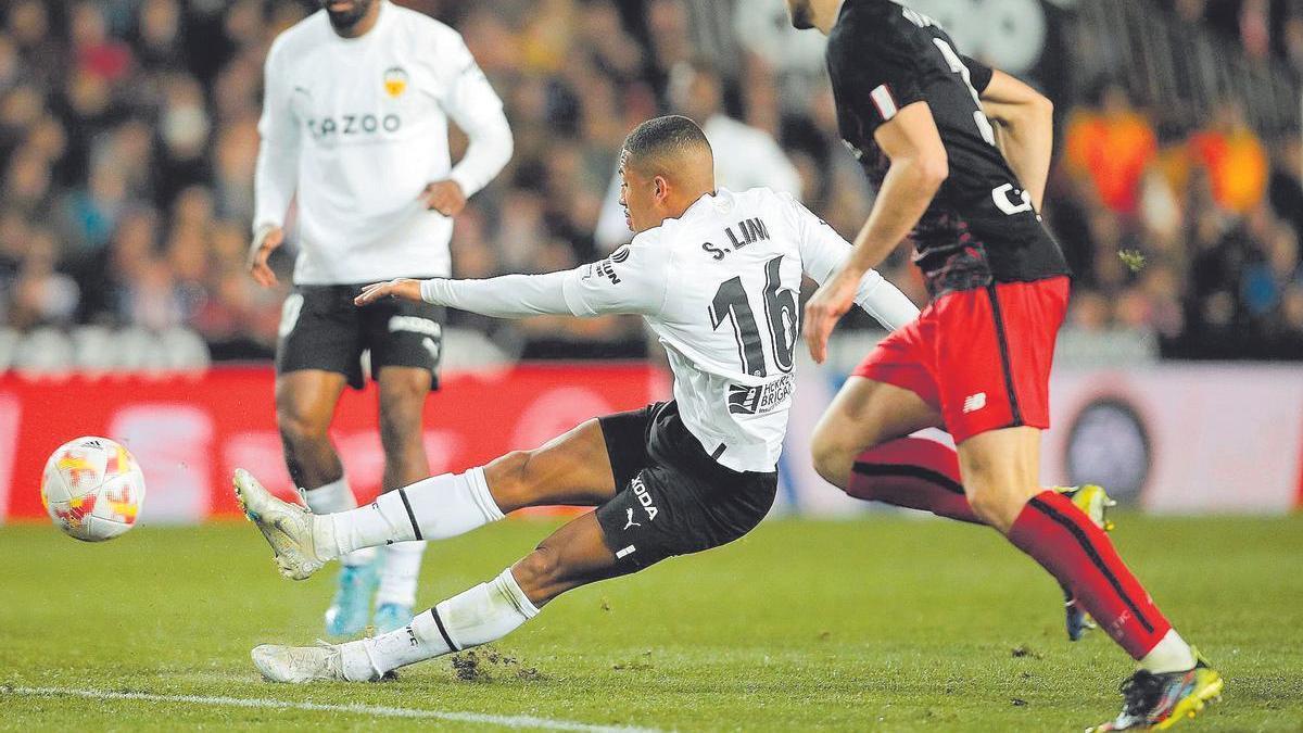 Después de la debacle copera al Valencia solamente le queda LaLiga.