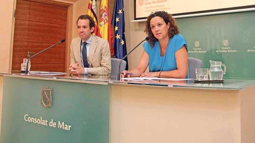 Los consellers Pons y Cladera, ayer tras el Consell de Govern.