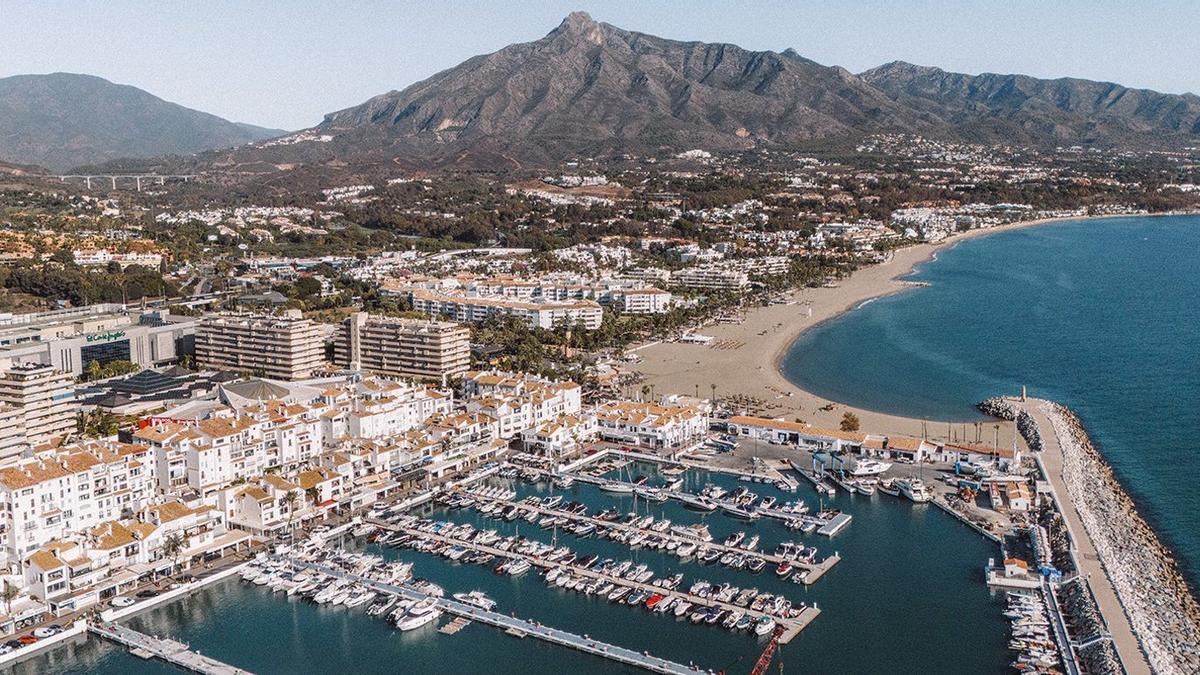 Viviendas en Puerto Banús, una de las zonas más exclusivas de Marbella y del resto de la Costa del Sol.