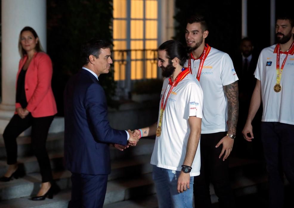 Los Reyes y Sánchez reciben a los campeones.