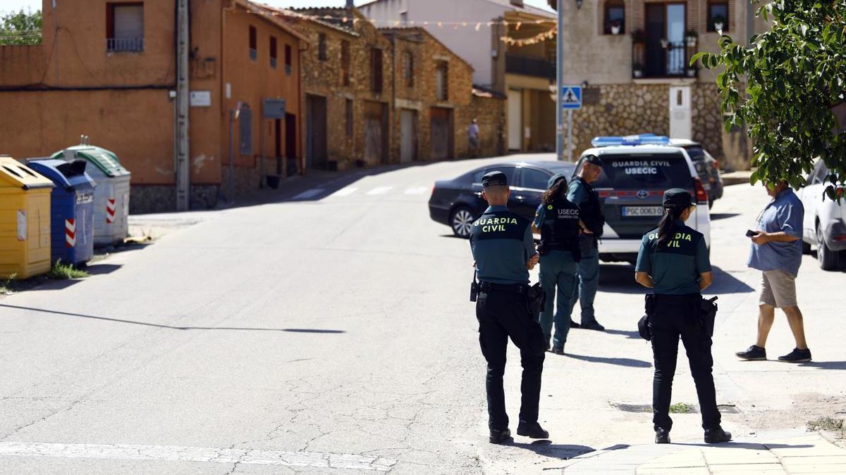 La Guardia Civil, en Vera, prohíbe el acceso al municipio.