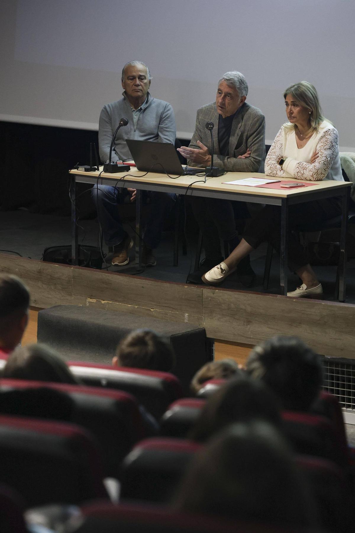 La madre de Marta Calvo imparte charlas al alumnado de ESO y Bachillerato para concienciarles sobre la utilidad de la geolocalización