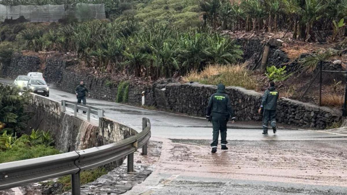 Trabajos de la Guardia Civil durante la borrasca Therese