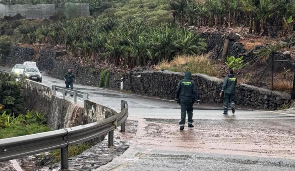 Trabajos de la Guardia Civil durante la borrasca Therese