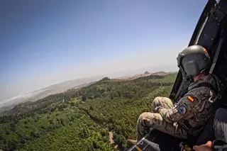 Trabajo de las patrullas militares que velan por la protección de los montes