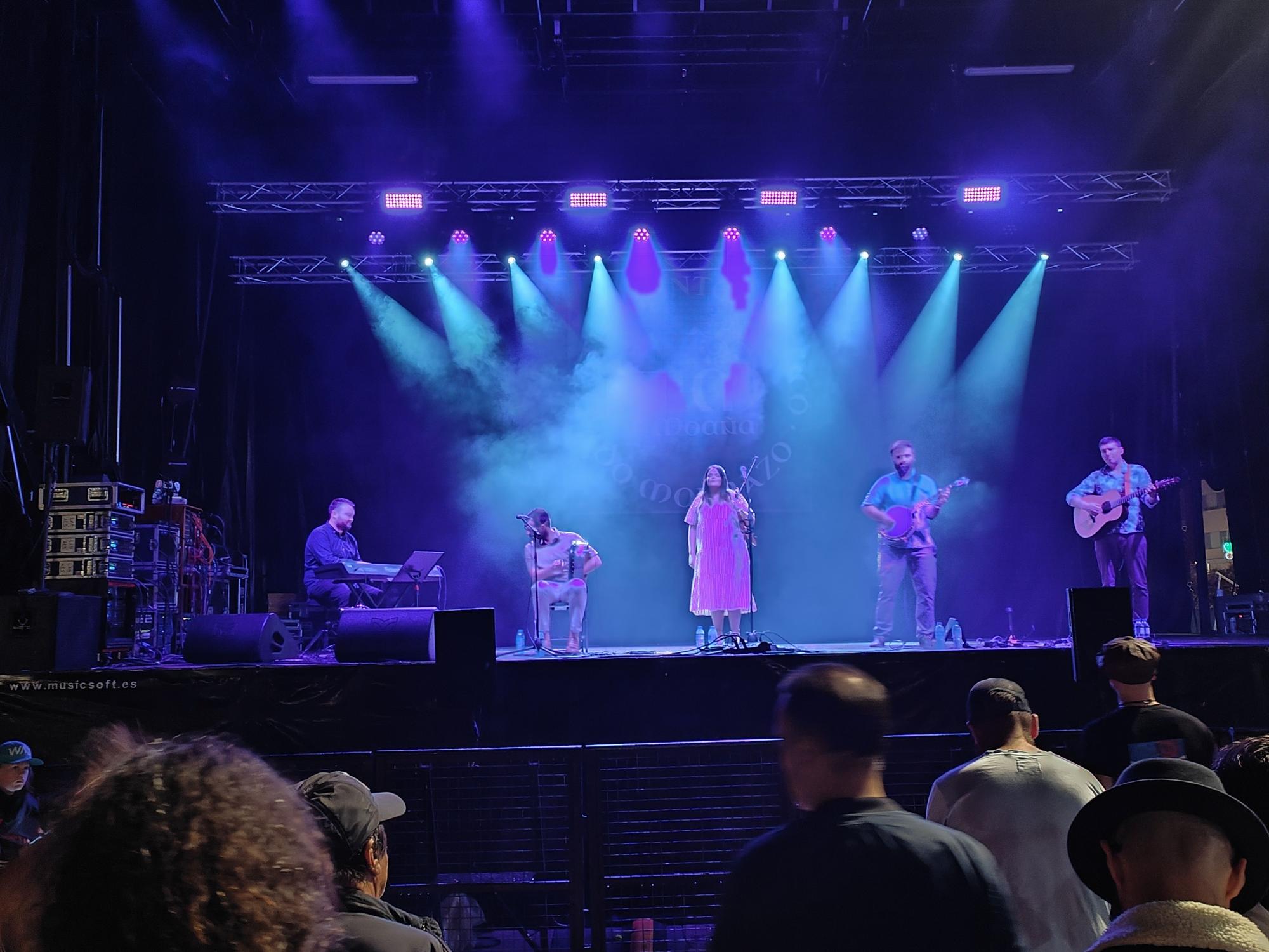 El Festival Intercéltico vence a la lluvia en Moaña