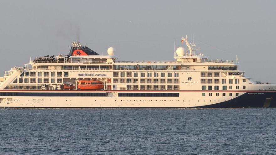 Die &quot;Hanseatic Nature&quot; ist ein kleines, auf Expeditionsreisen spezialisiertes Kreuzfahrtschiff.