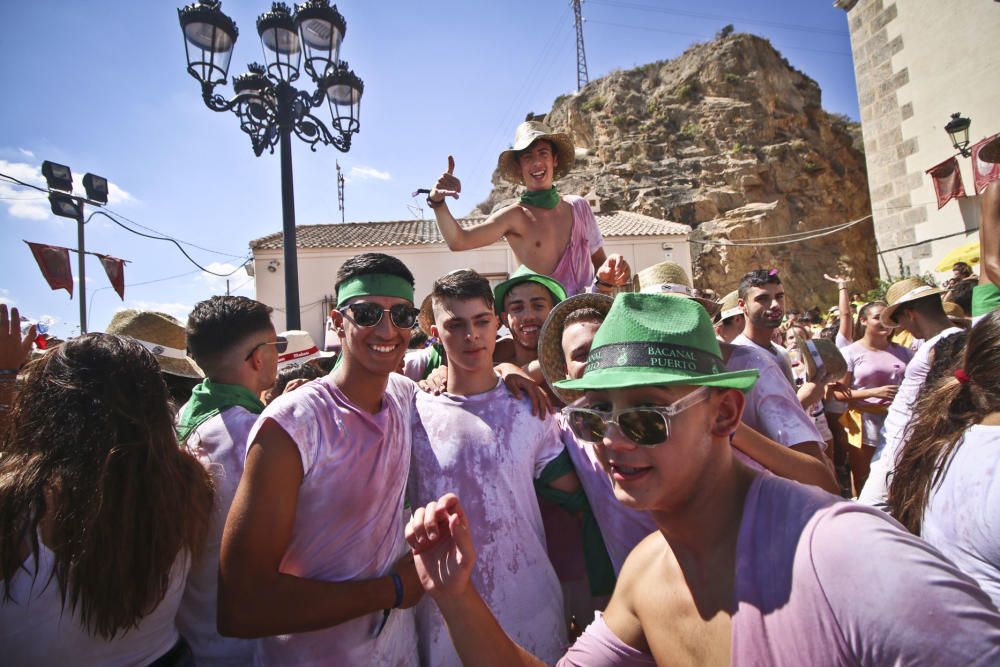 La ermita de San Roque congrega a decenas de personas para comenzar los festejos patronales y de Moros y Cristianos