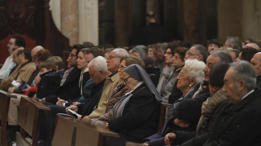 El obispo celebra en la Catedral el nacimiento del Niño Jesús