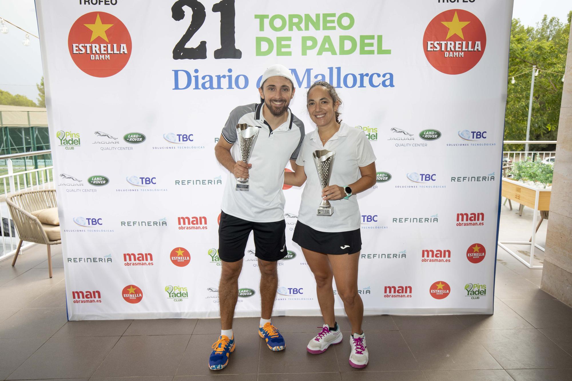 Ganadores mixtos C. La pareja formada por los jugadores Gonzalo Mora y Natalie se alzaron como vencedores en el cuadro Mixtos C.