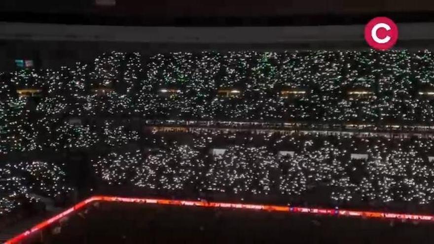 Vídeo | Juego de luces en la salida del Betis