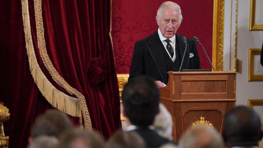 Carlos III recibe en Londres condolencias por la muerte de Isabel II