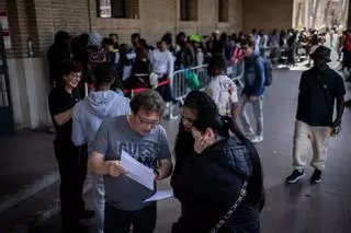 Totes les claus del procés de regularització d’immigrants: un advocat expert en estrangeria alerta d’estafes