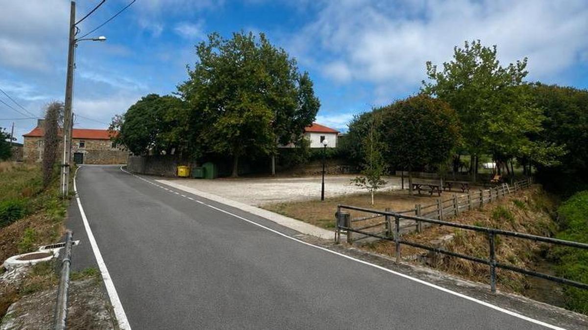 O Concello acondicionará a contorna do campo da festa de San Tirso.