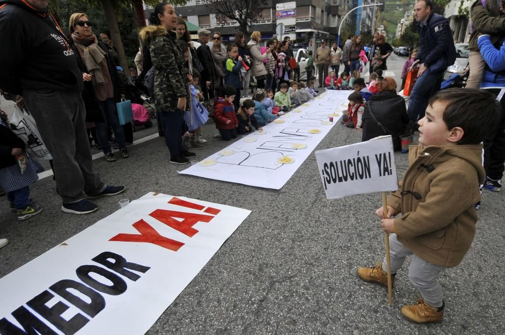 Protesta padres de alumnos de los colegios Liceo-Aniceto Sela