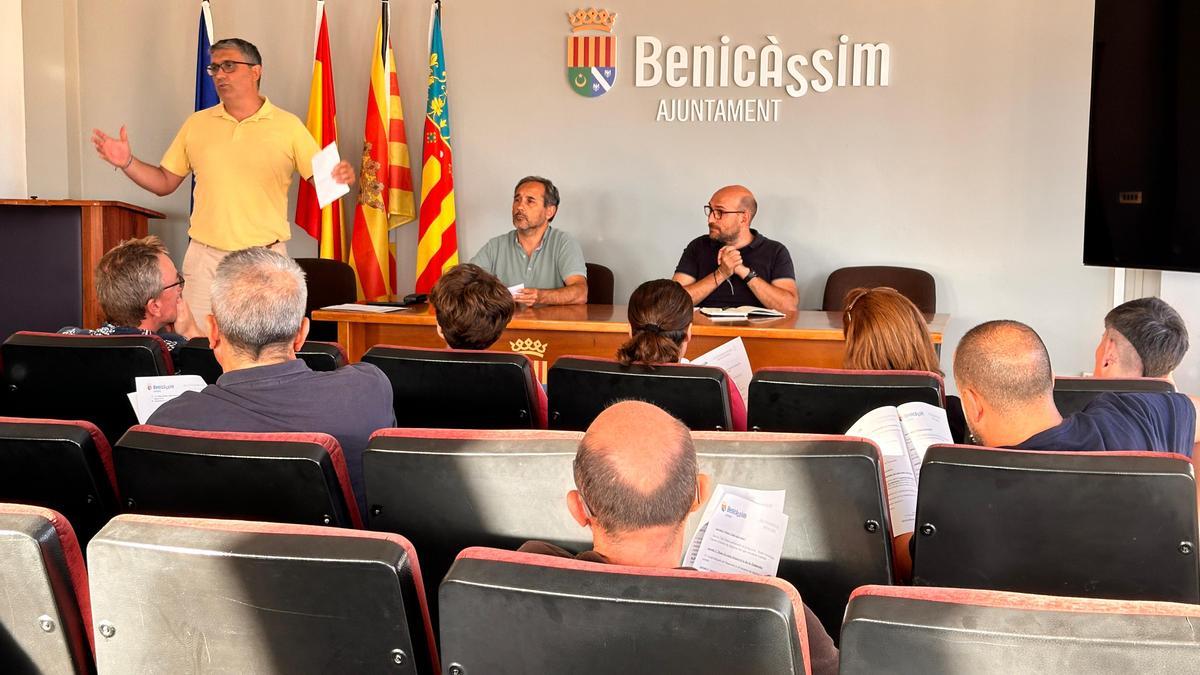 El concejal de Deportes, Manolo Gual, en la reunión con los colectivos.