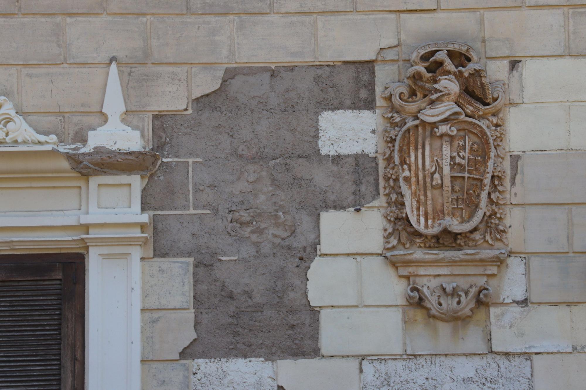 En este lamentable estado está el Palacio de Rubalcava de Orihuela