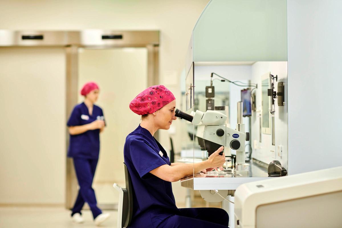 El laboratorio de embriología de Alicante está dotado de la última tecnología y trazabiidad de muestras.