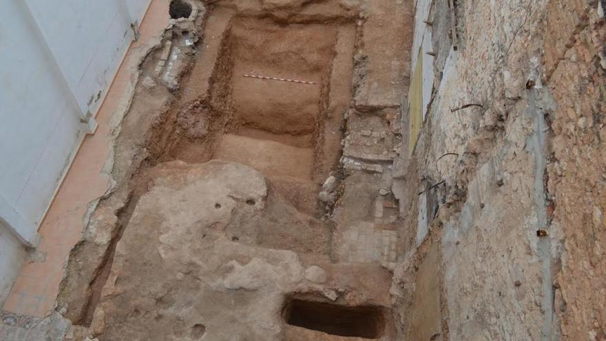 Hallan el foso de una muralla medieval en una excavación arqueológica en Manises