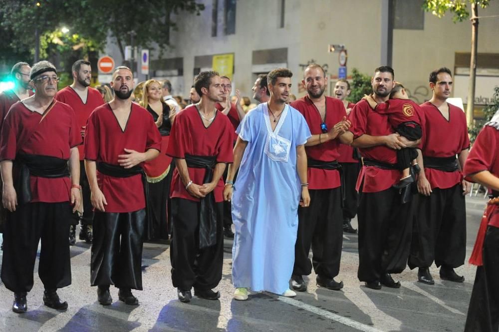 Desfile de Moros y Cristianos por las calles de Mu