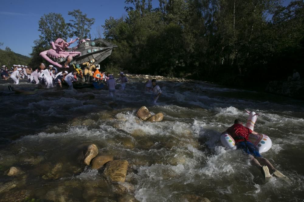 Descenso Folklórico del Nalón 2019: 40 carrozas y más de 4.000 personas