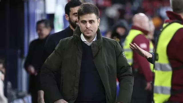 Lisci mira para arriba y Míchel mira para abajo