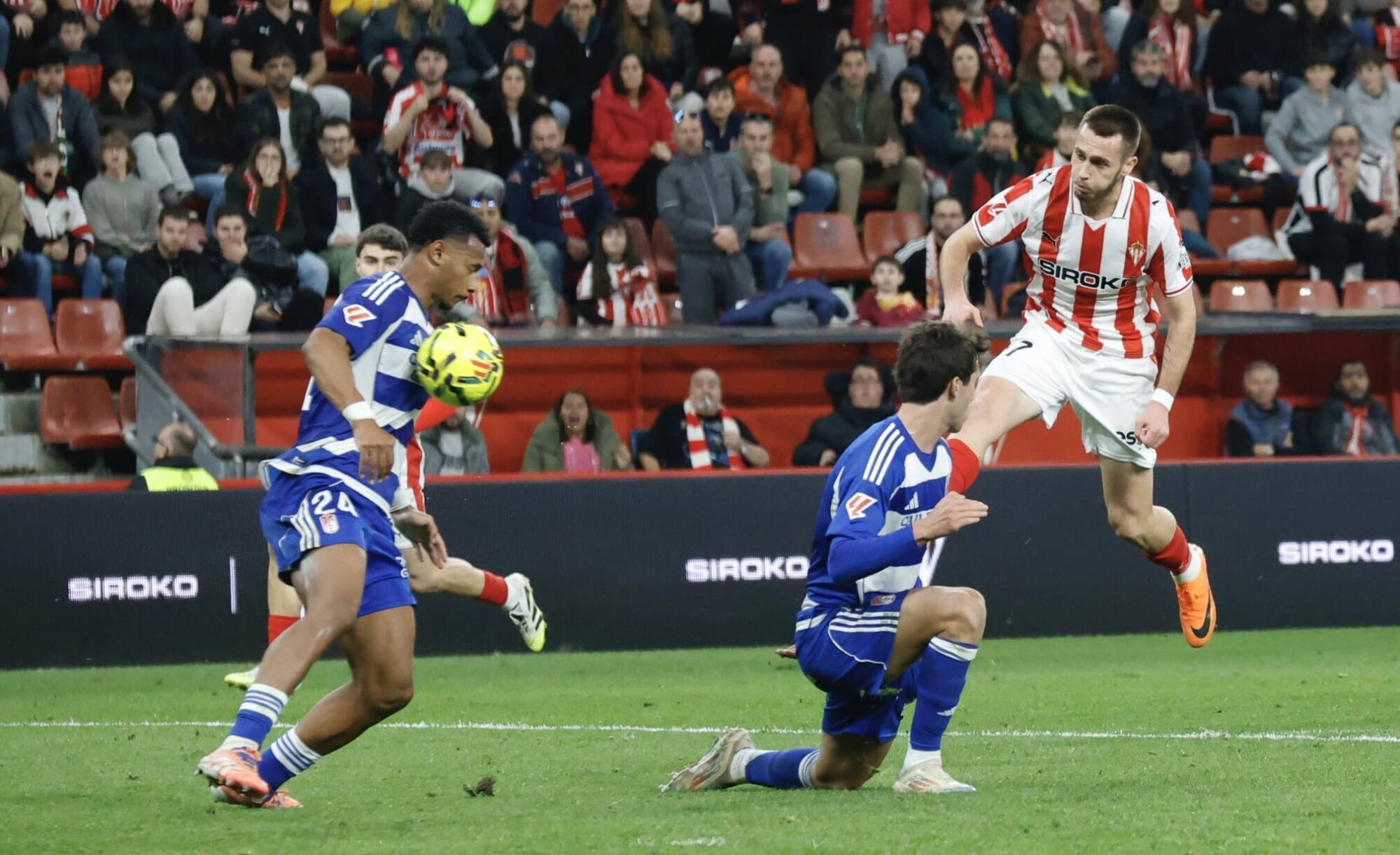 EN IMÁGENES: Gran victoria del Sporting contra el Granada en El Molinón