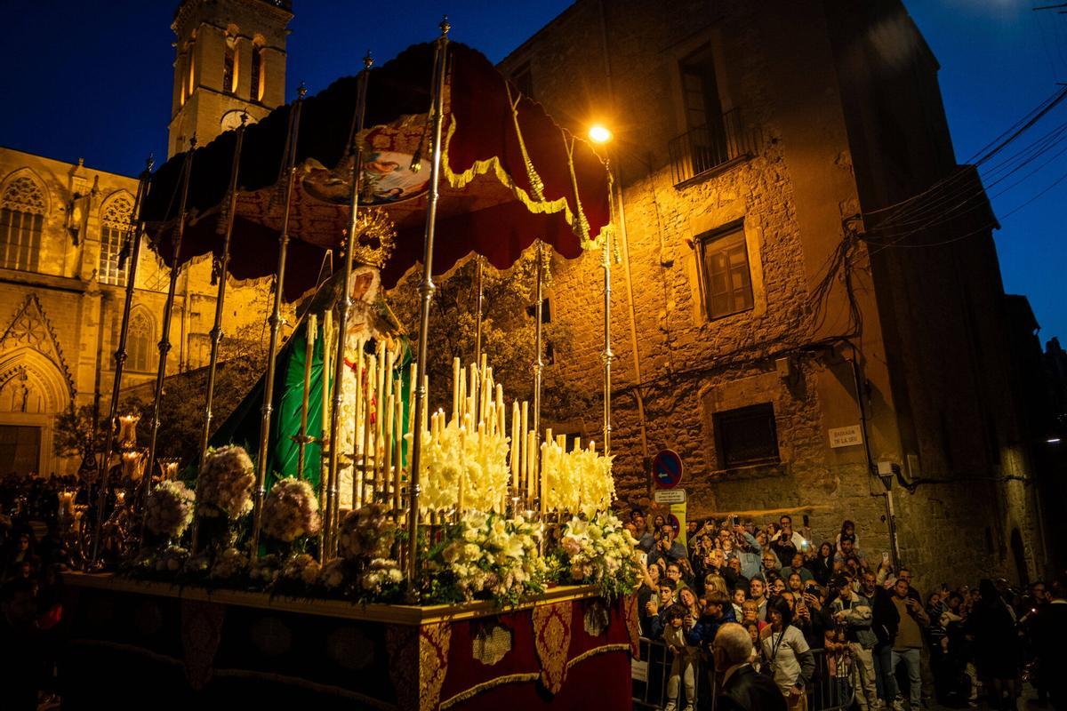 L’expectació per la Processó del Divendres Sant desborda el carrer
