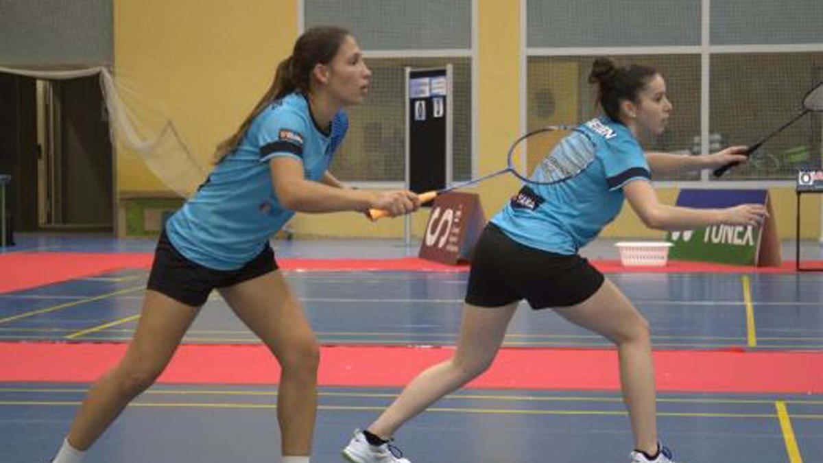 La nota positiva para los valencianos vino de la mano de los individuales femenino, en los que las jugadoras Ania  Setien y  Hristomira  Popovska consiguieron ganar sus partidos por 3 sets a 0.