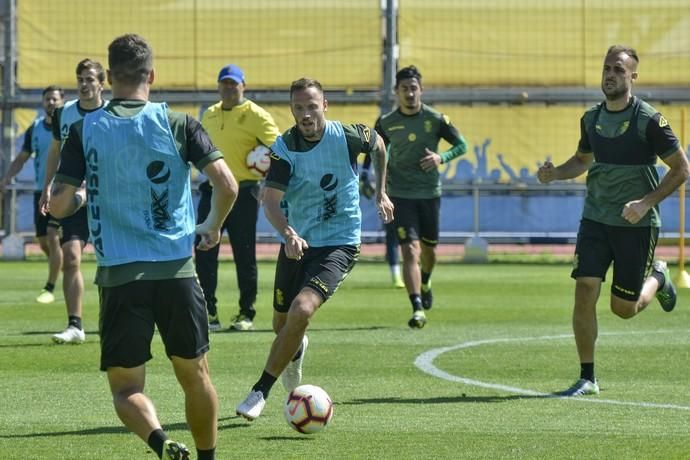 TELDE. Entrenamiento de la UDLP  | 02/04/2019 | Fotógrafo: José Pérez Curbelo