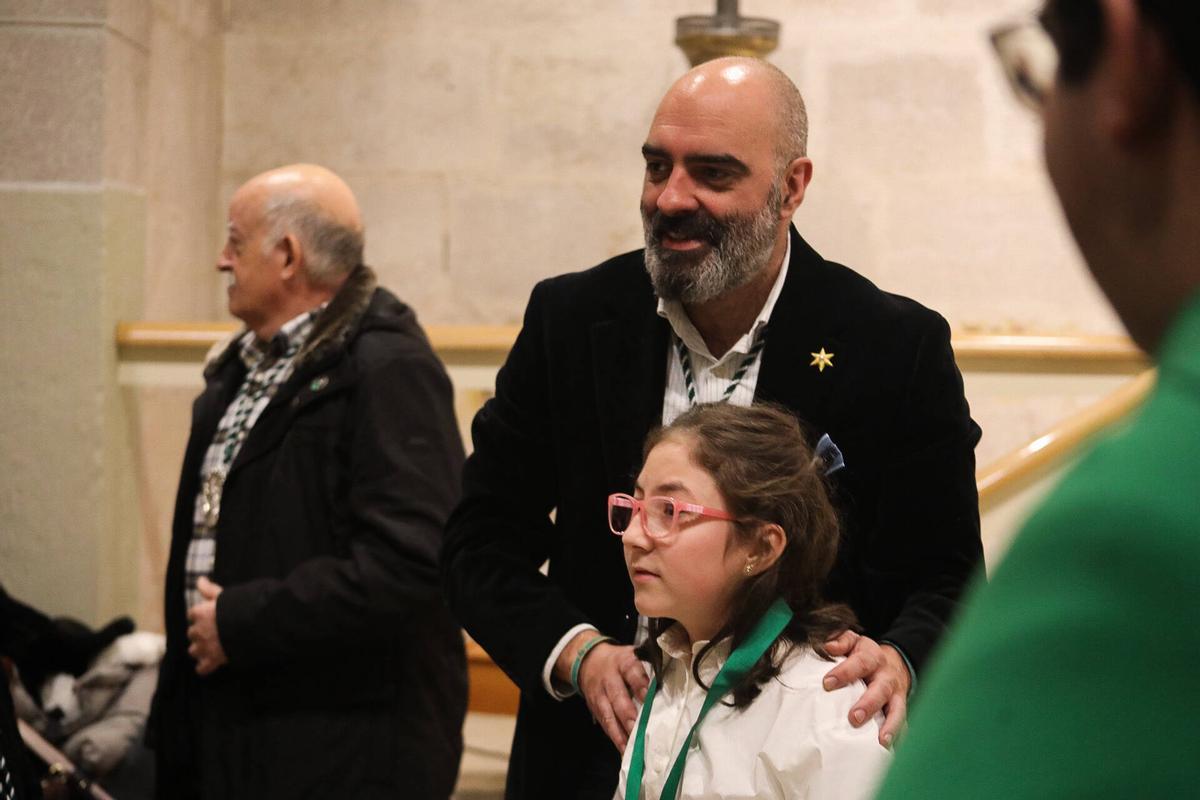 GALERÍA | Imposición de medallas y varas a los nuevos cofrades de la Cofradía de la Virgen de la Esperanza GALERÍA | Imposición de medallas y varas a los nuevos cofrades de la Cofradía de la Virgen de la Esperanza