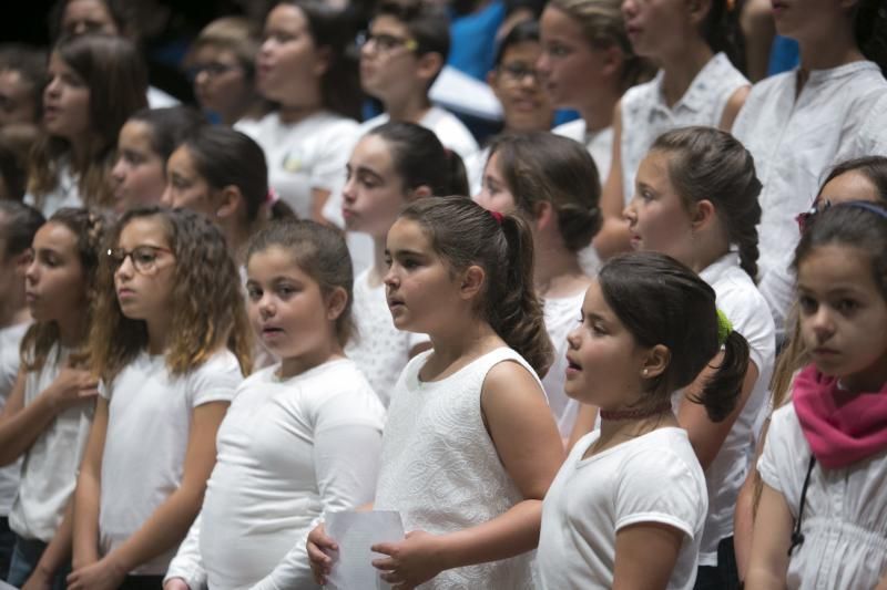 Escolares de la Isla cantan el 'Arroró'