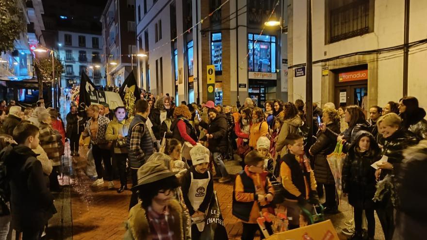 El frío y la lluvia no pueden con el Carnaval en Cangas del Narcea