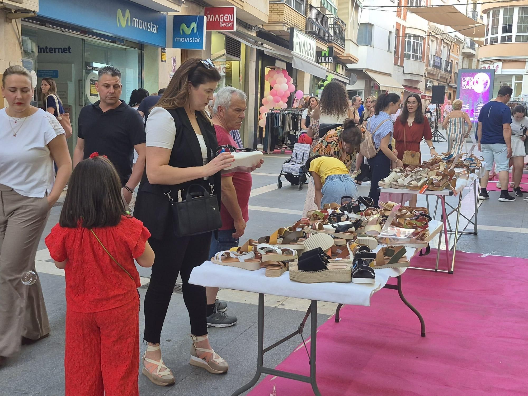Puente Genil, Cabra y Baena celebran sus 'Noches de compras'