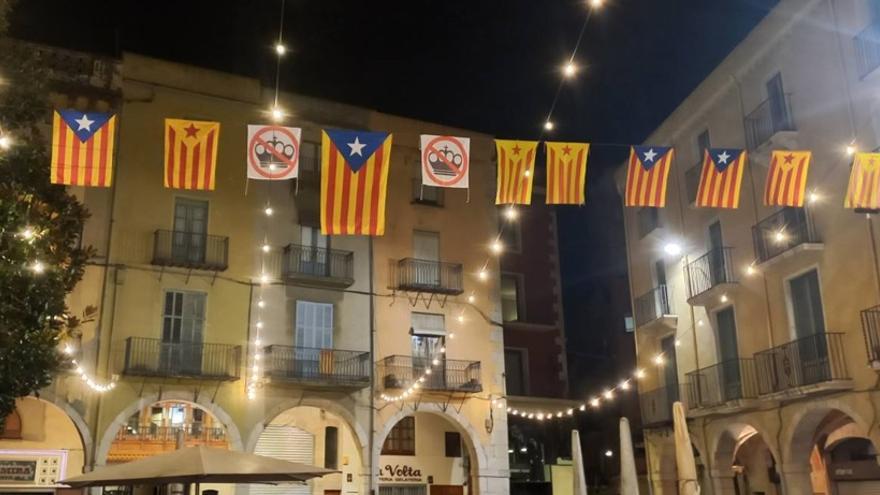 La Junta Electoral insta Figueres a retirar les estelades de la plaça de l&#039;Ajuntament