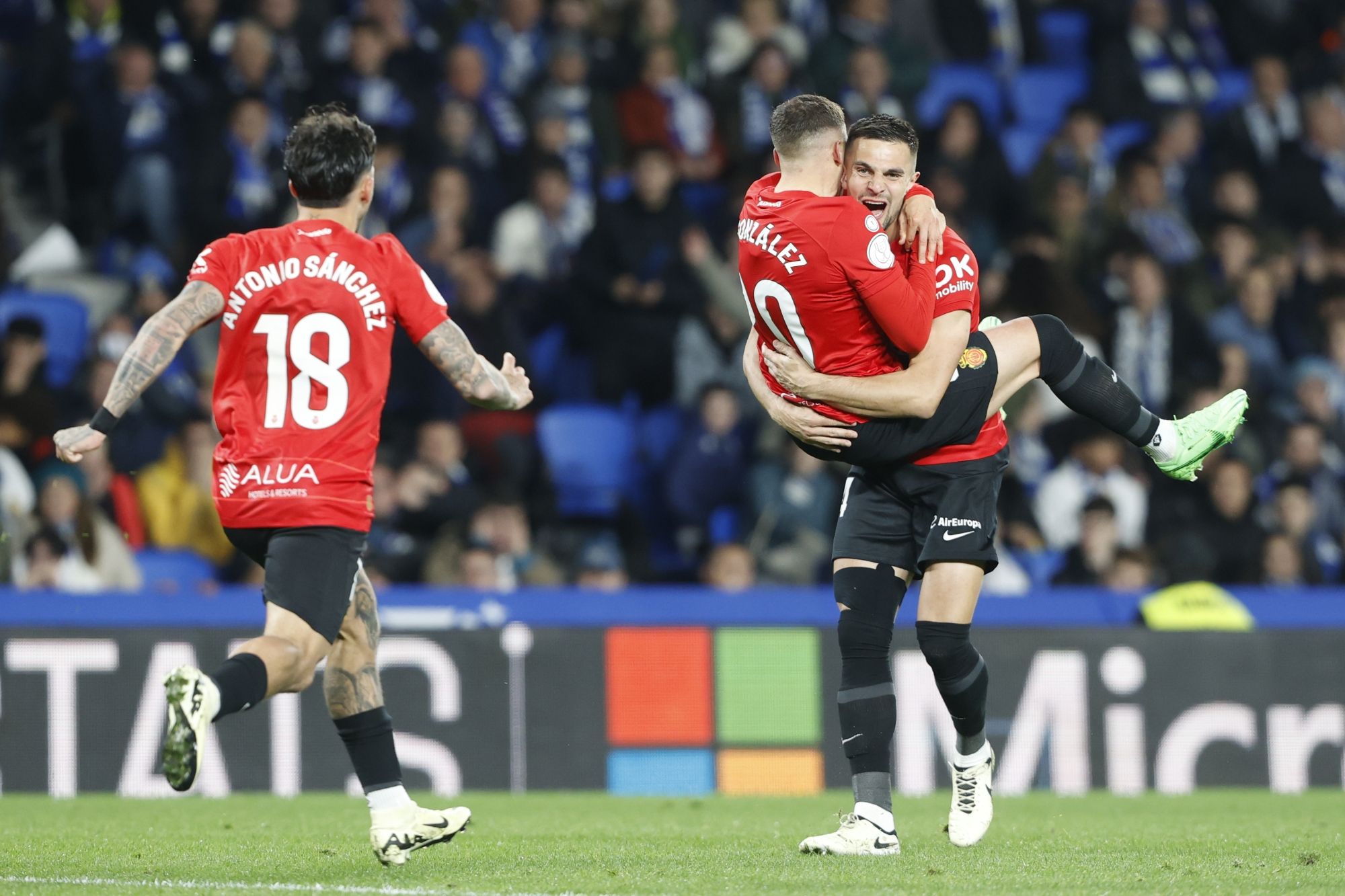 Las mejores fotos de la proeza histórica del Mallorca, que jugará la final de la Copa del Rey