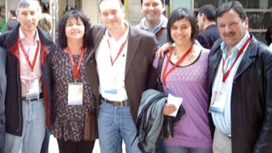 Pablo García, con los representantes dezanos en el congreso.