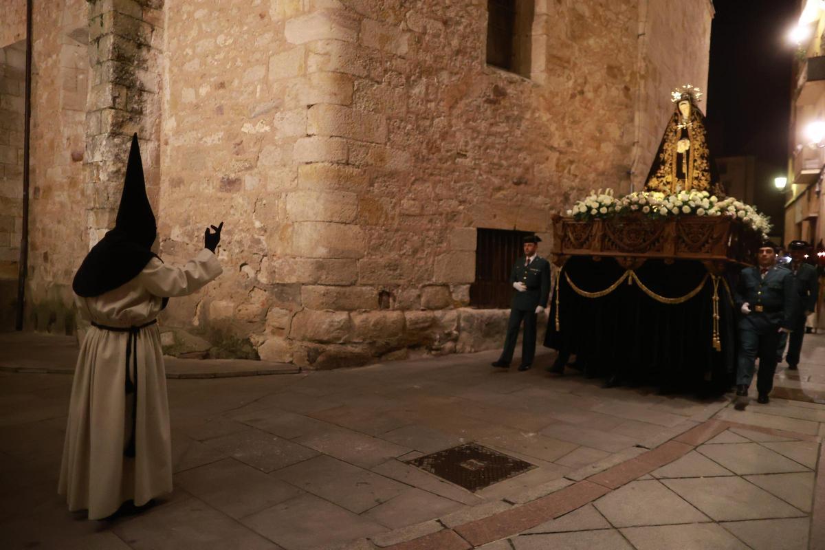 GALERÍA | Las imágenes de los momentos más emotivos de la procesión de Nuestra Madre de las Angustias este Viernes Santo en Zamora